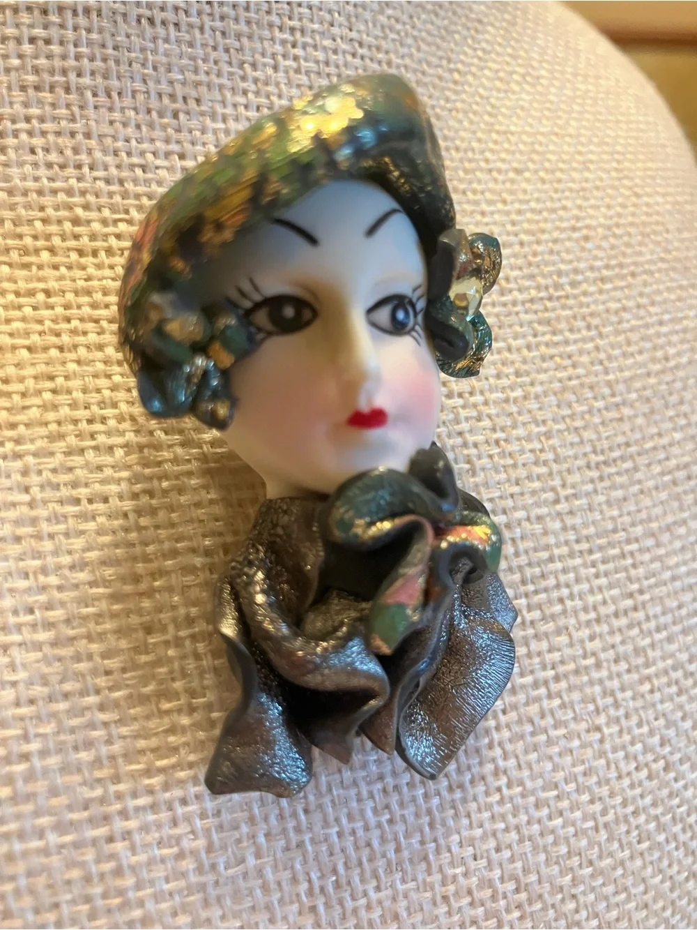 Art Deco - Style Flapper Lady Brooch